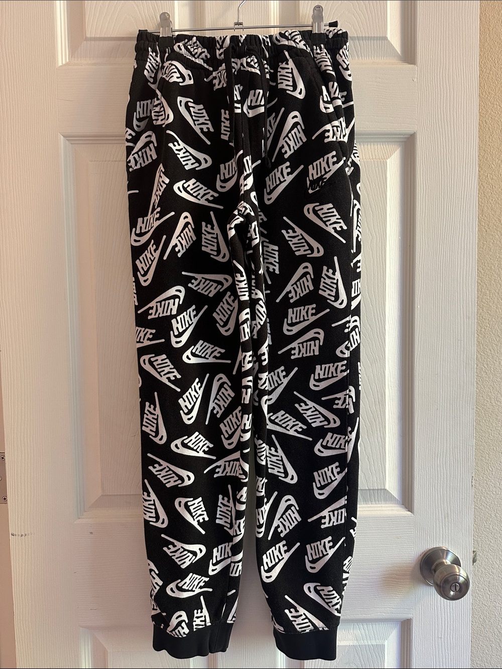 Kids XL Nike Black & White Logo Print Sweatpants